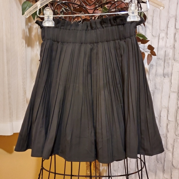 Zara Black Pleated Mini Skirt Host pick!!!! - Picture 9 of 16